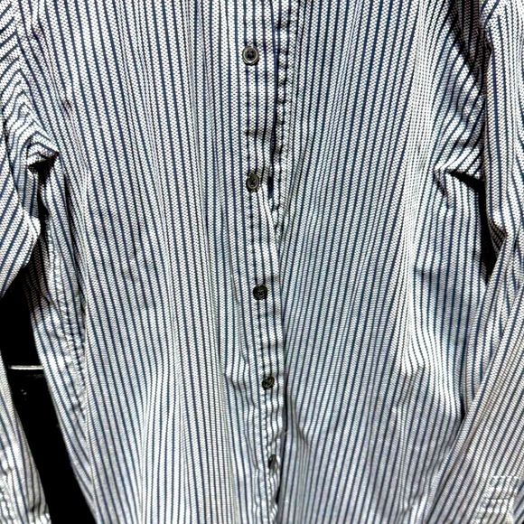 ✨ Vintage Charm Meets Modern Elegance – Michael Kors Men’s Striped Dress Shirt ✨ - Picture 12 of 14